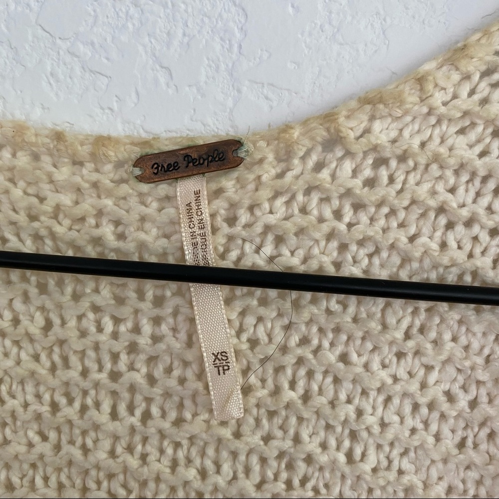 FREE PEOPLE Women’s XS Cream Sleeveless Crotchet Long Vest - Picture 5 of 7